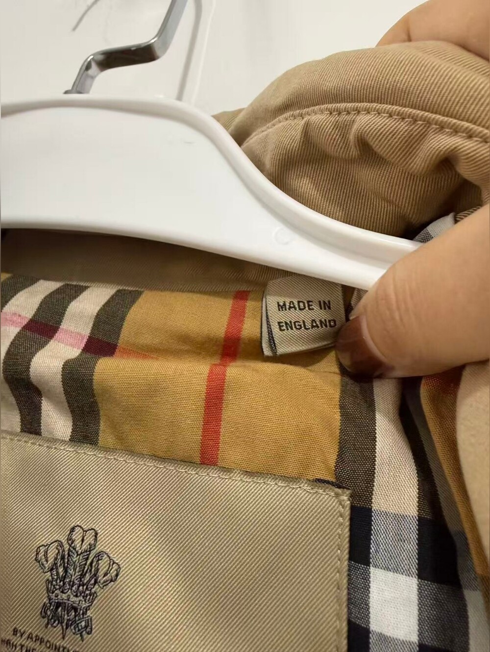 Burberry Beige Classic Double-Breasted Trench Coat with Belt - Picture 8 of 15